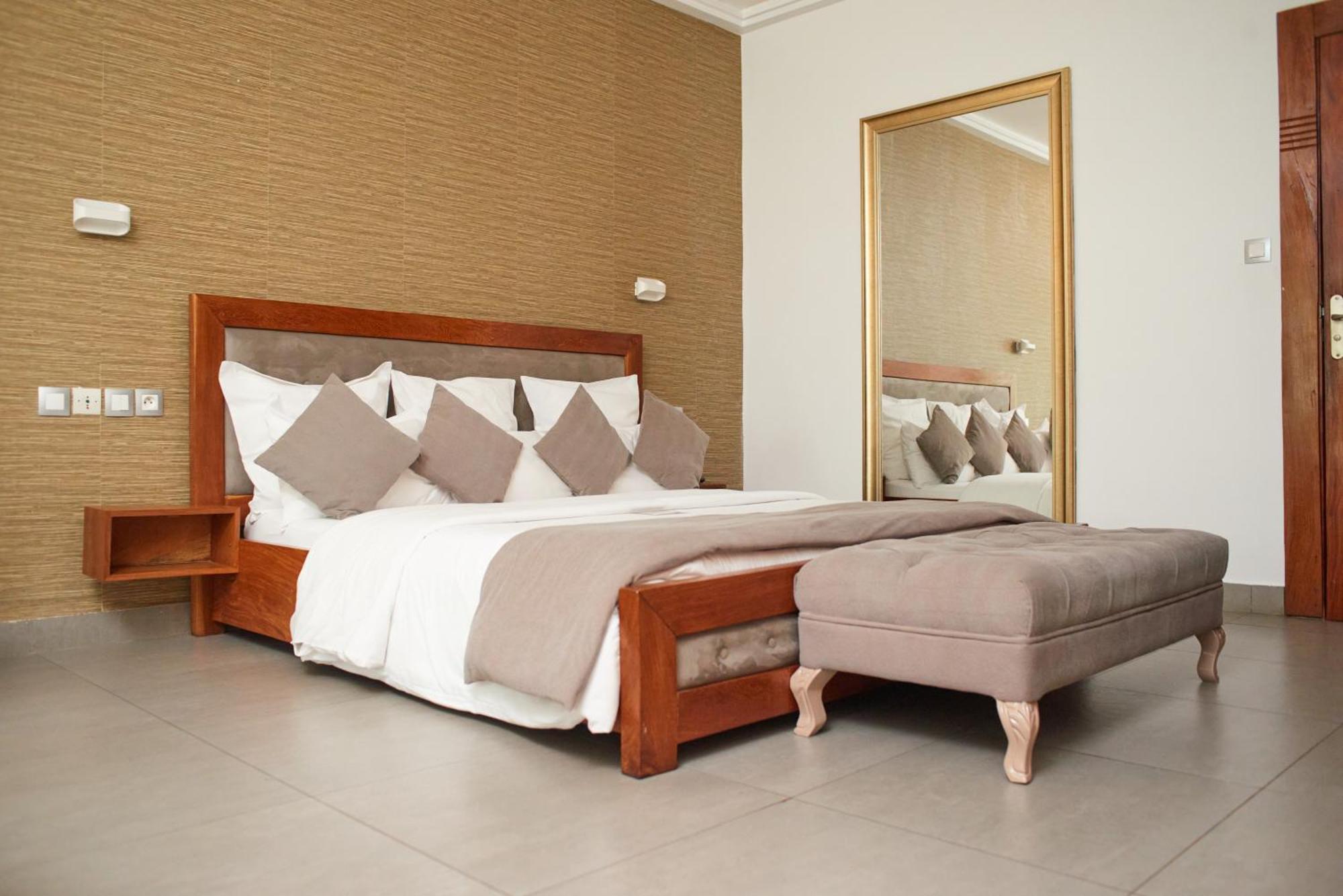 Le Kare Ebene Hotell Cotonou Exteriör bild